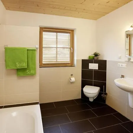 Alex B * フュッセン